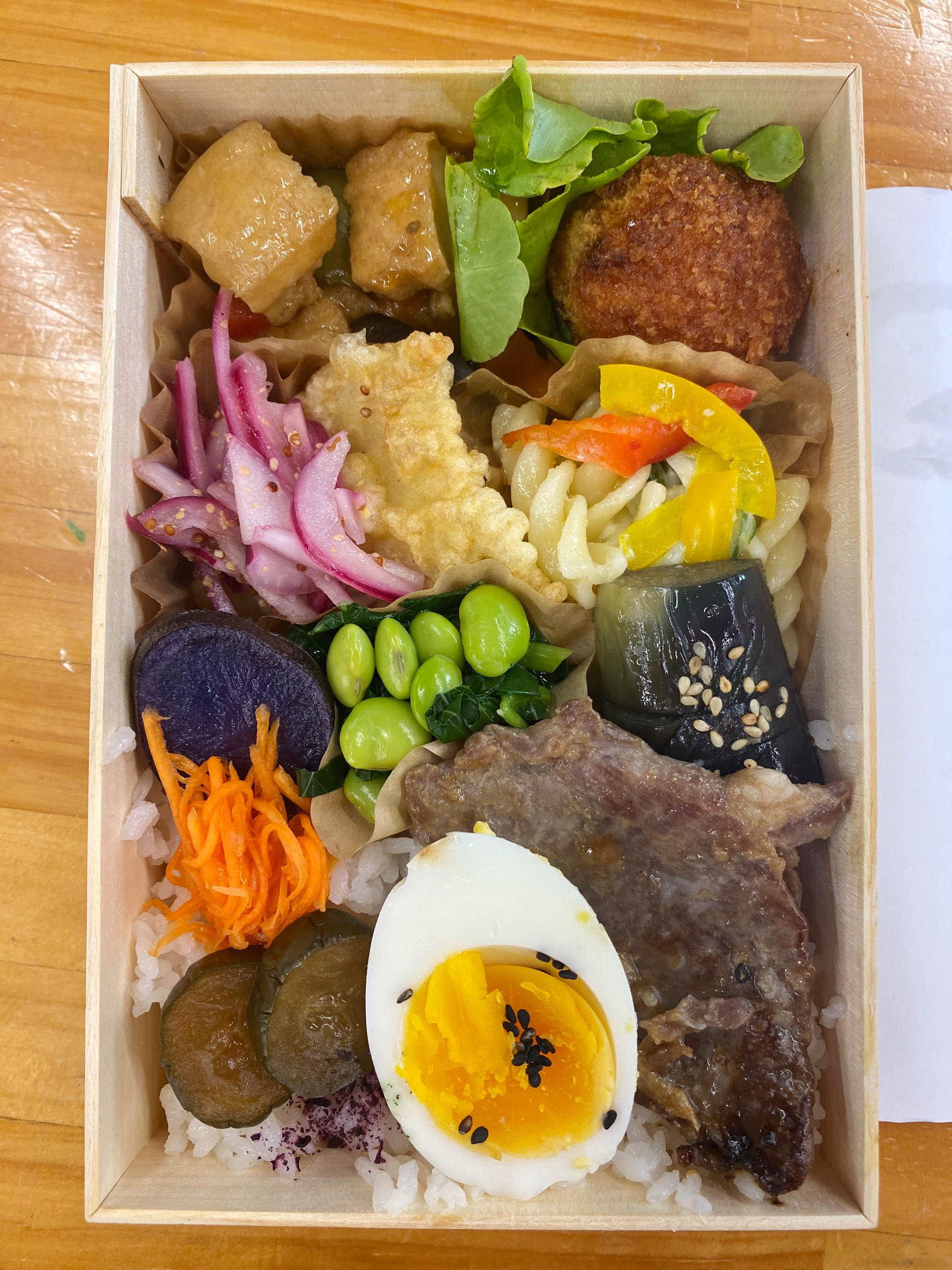 新しい村のお弁当「村弁」の写真